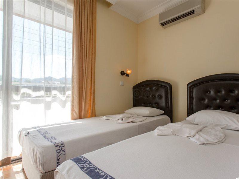 מרמריס Defne & Zevkim Hotel מראה חיצוני תמונה